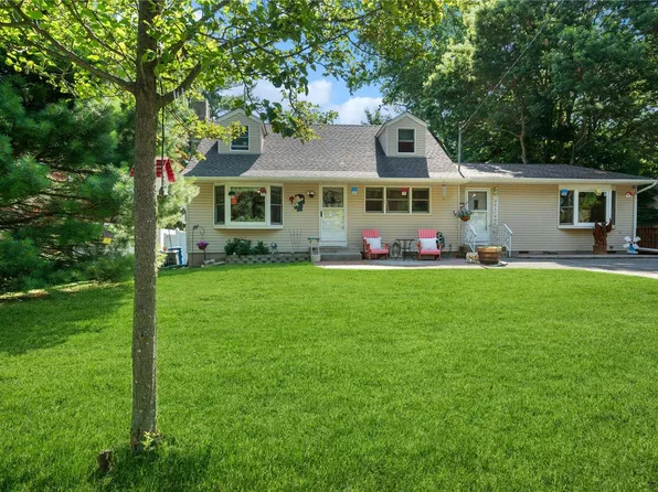 72 Hazard Avenue, Huntington Station, NY 11746