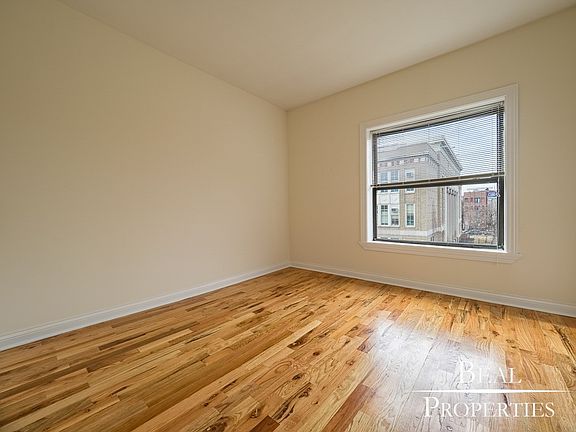 2nd image of 825 W Waveland Ave #N1