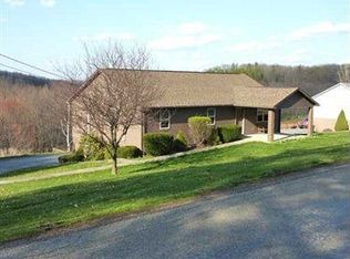 111 Valley View Dr, Butler, PA 16002
