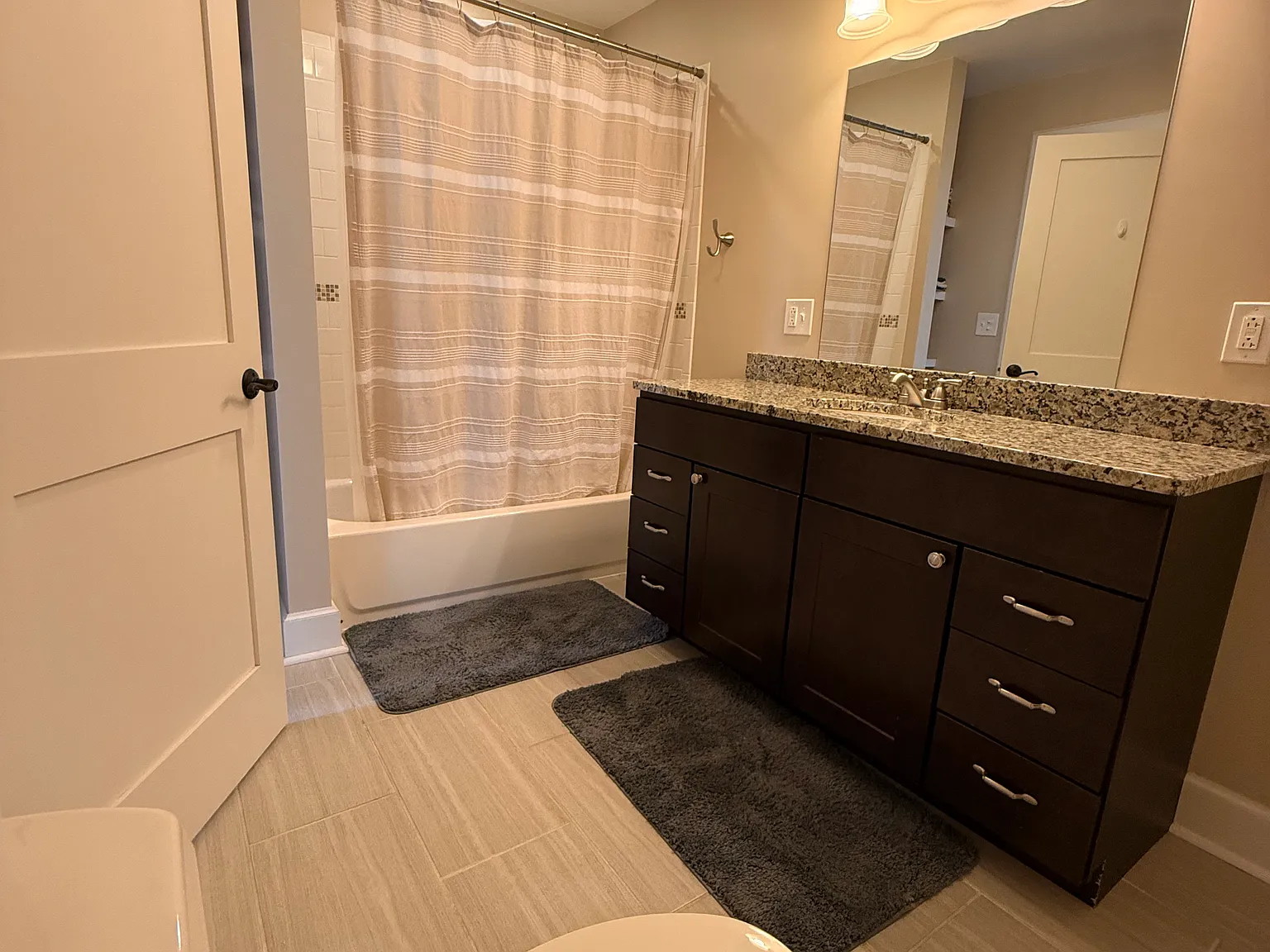 City Club Apartments — Photo 4