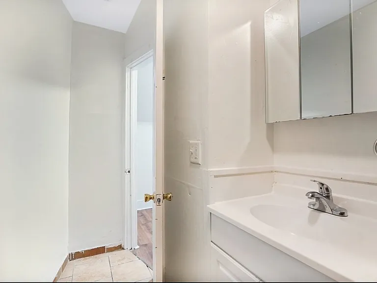 1614 Dwight St #2 — Photo 20