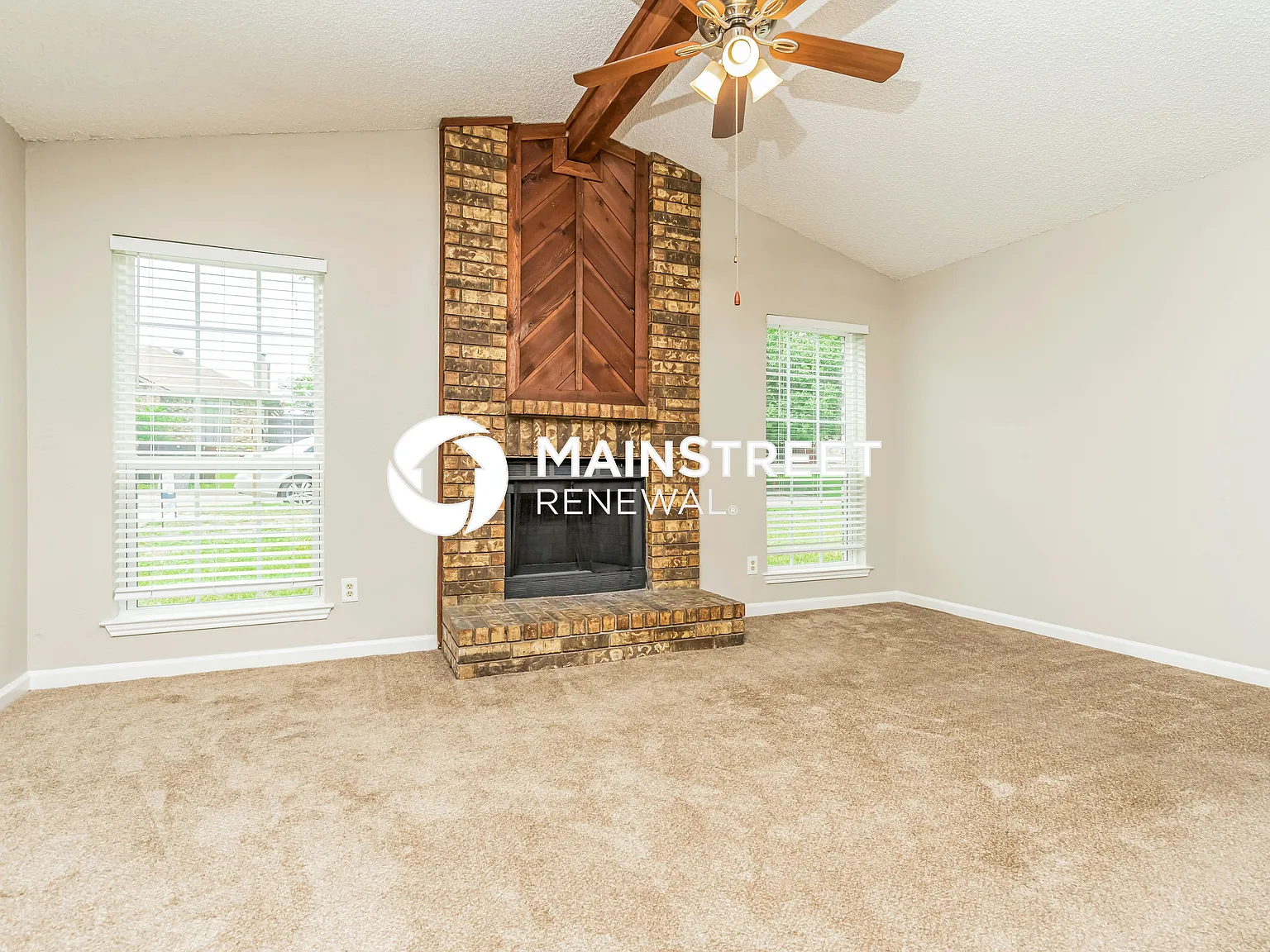 1412 Hackamore St — Photo 2