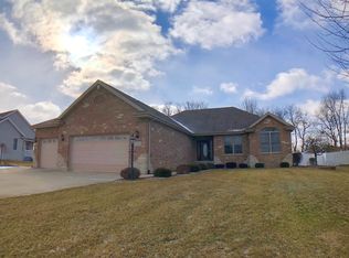 2231 Fox Run Dr, Kankakee, IL 60901