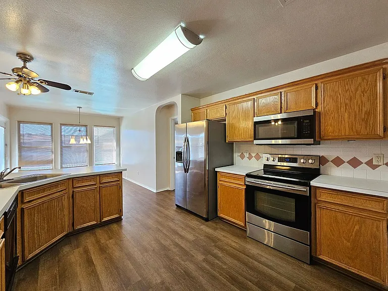 602 Delmar Dr — Photo 9