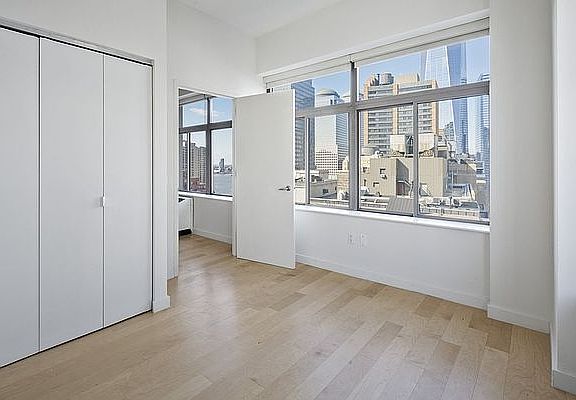 4th image of 90 Washington St APT 17L