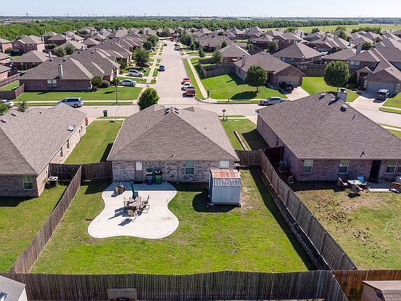 5th image of 523 Silver Leaf Dr