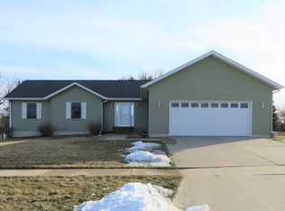 318 Tumbleweed Trl, Waverly, IA 50677