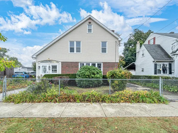 73 Santa Barbara St, Springfield, MA 01104