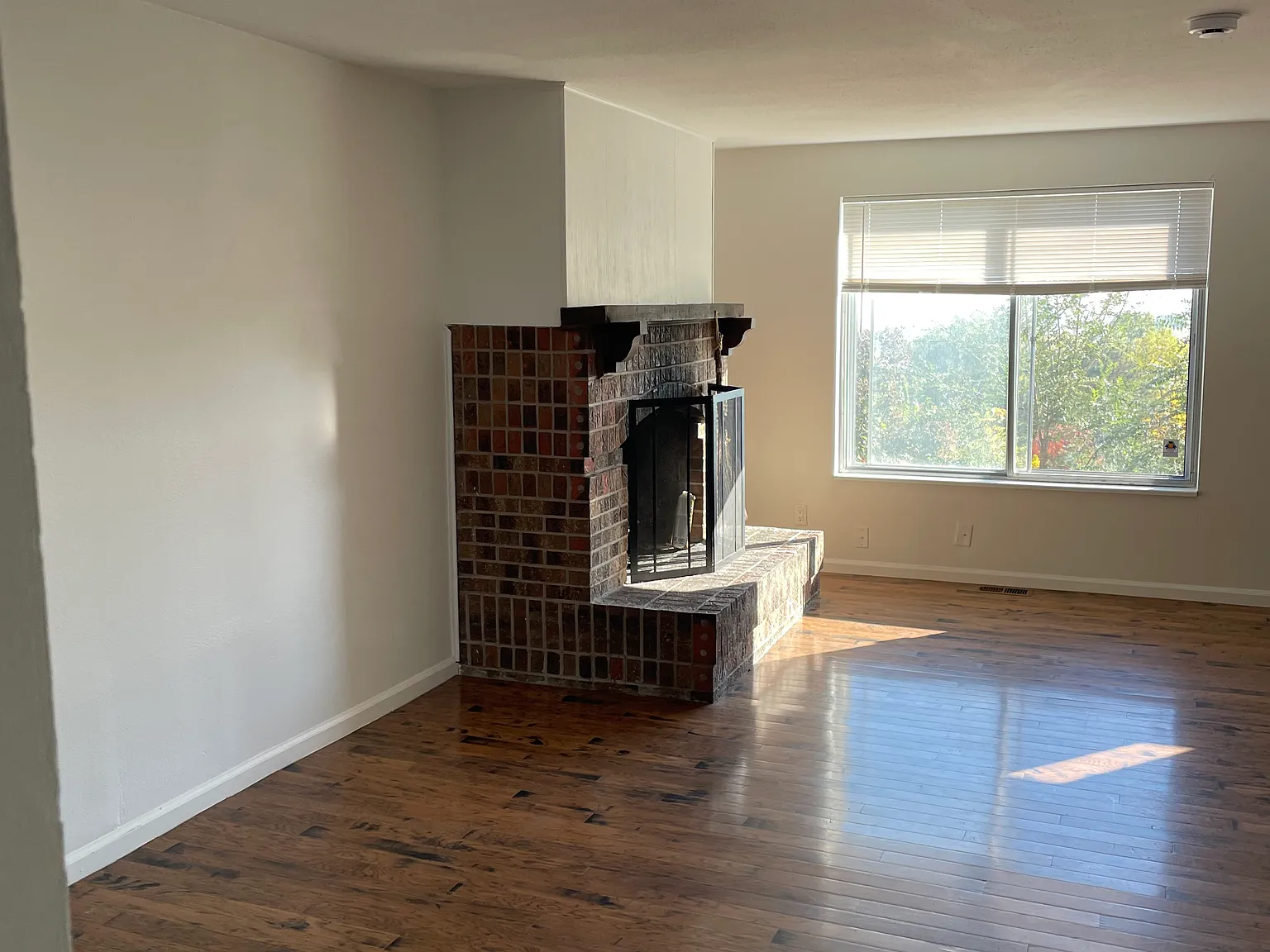 3 bed, 3.5 bath, 1920 sqft, $2,600 — Photo 2
