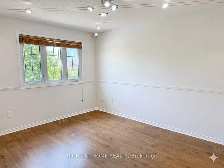 37 Versailles Ct — Photo 14