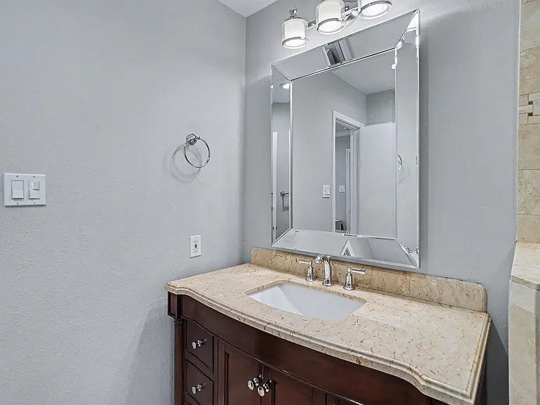 726 Thistlewood Dr — Photo 20
