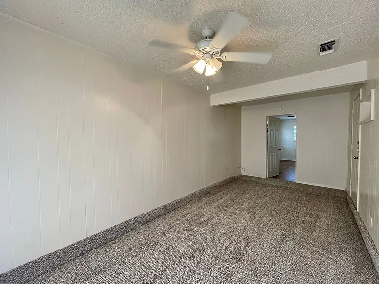 1404 Cross St — Photo 9