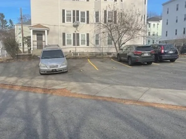 9 Moen St, Worcester, MA