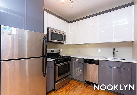 2nd image of 337 Melrose St APT 4F