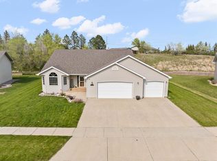 121 30th St NW, Minot, ND 58703