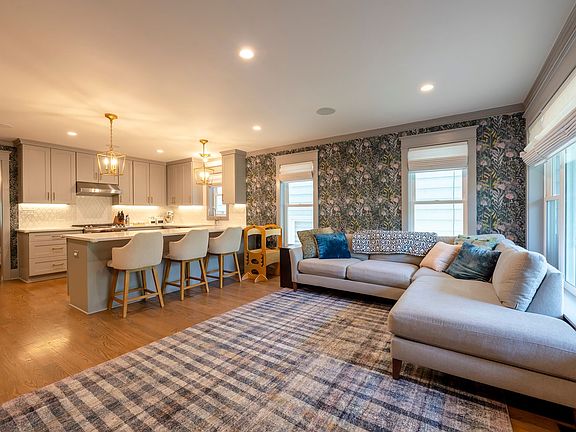 5th image of 2156 W Cuyler Ave #1