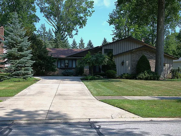 27426 Hemlock Dr, Westlake, OH 44145