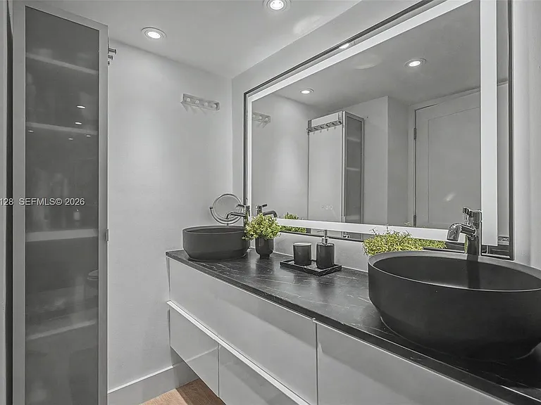 5555 Collins Ave #10V — Photo 13