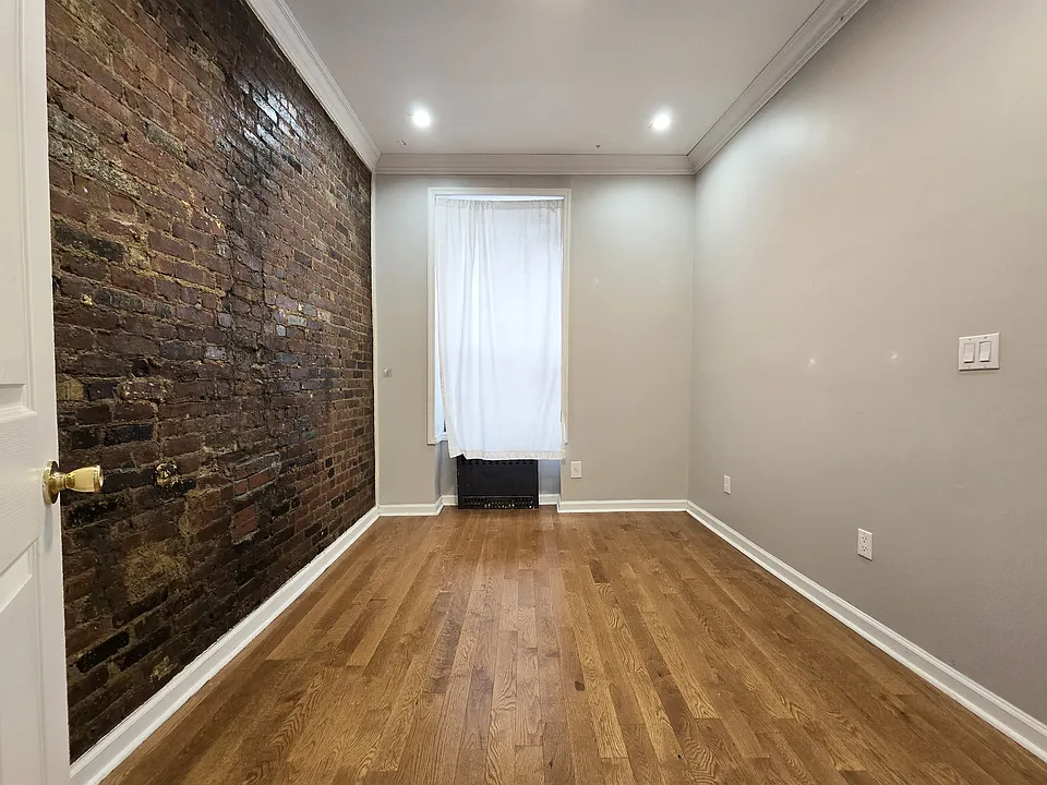 416 W 25th St #1FE