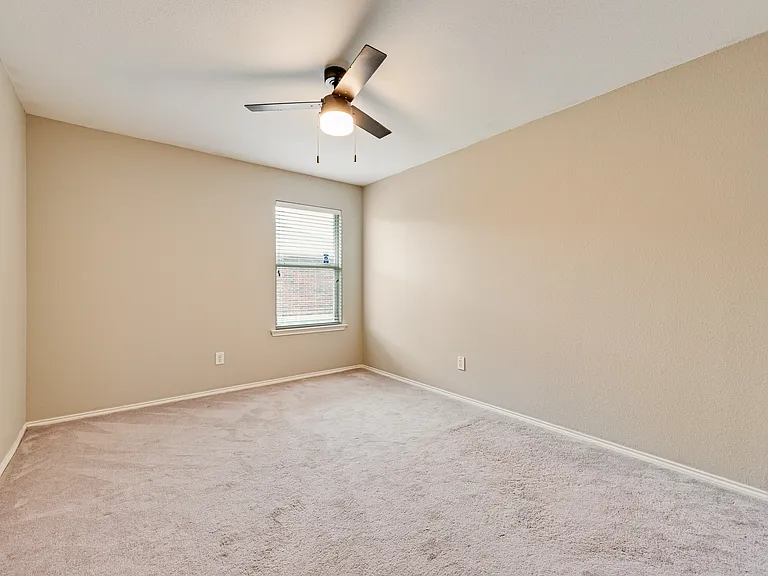 2701 Mockingbird St — Photo 12