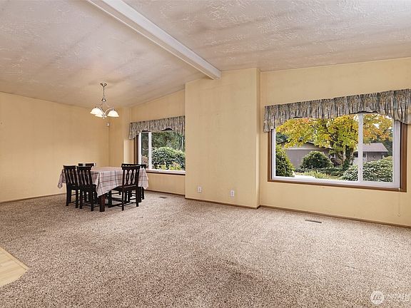 4th image of 60 E Lakewood Court