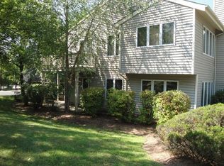 17 Augusta Dr, Annandale, NJ 08801