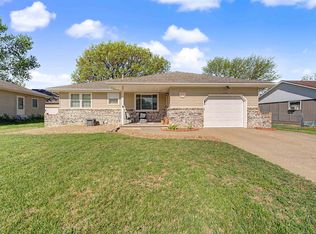 2814 Linda Ln, Salina, KS 67401