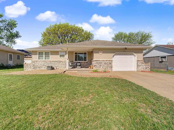 2814 Linda Ln, Salina, KS 67401