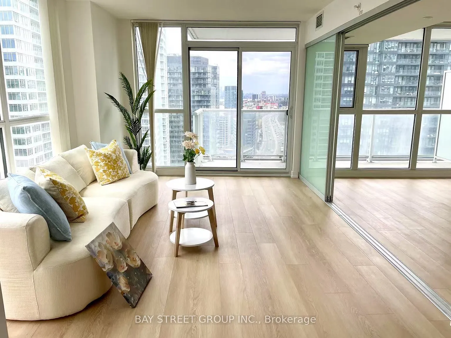 1 bed, $2,600 — Photo 2