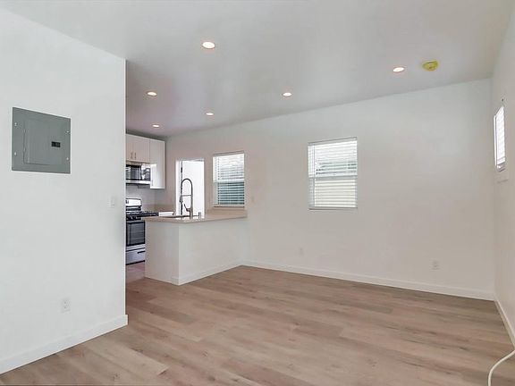4th image of 3984 Florida St