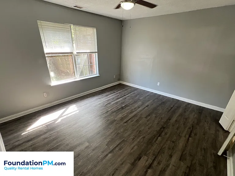 1530 Estacada Way — Photo 10