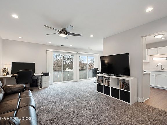 2nd image of 217 Oak Knoll Ct Unit B2