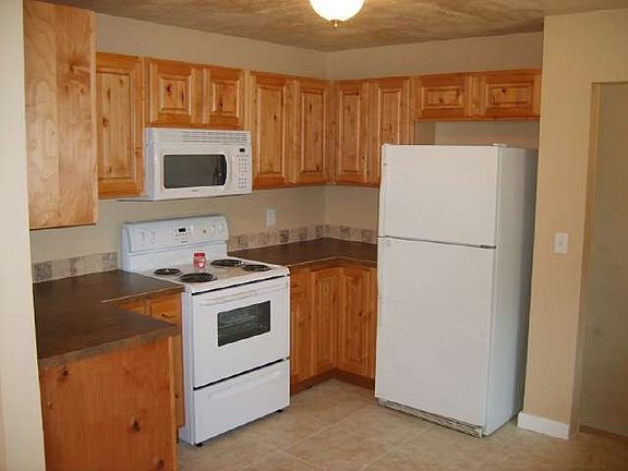 5th image of 466 N Oakley St
