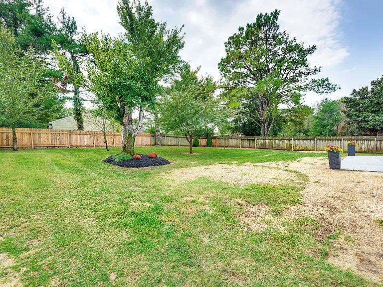 520 Riverview Dr — Photo 50
