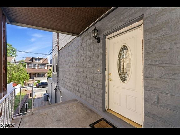 2nd image of 773 Kingsland Ln Floor 2