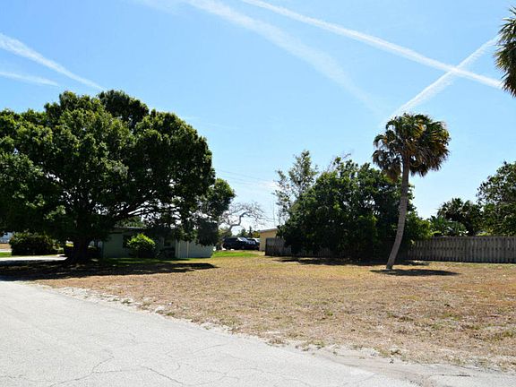 2nd image of 2477 NE Dixie Hwy