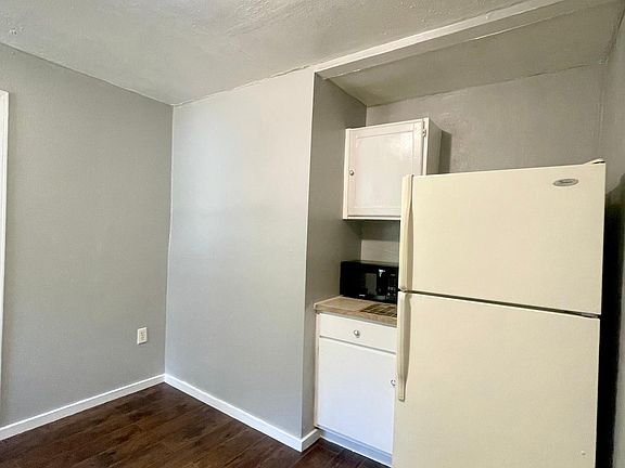 4th image of 122 Caldwell St #1