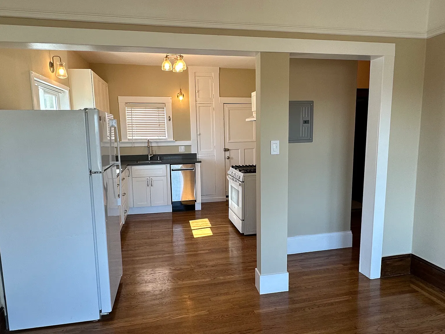 947 Church St — Photo 4