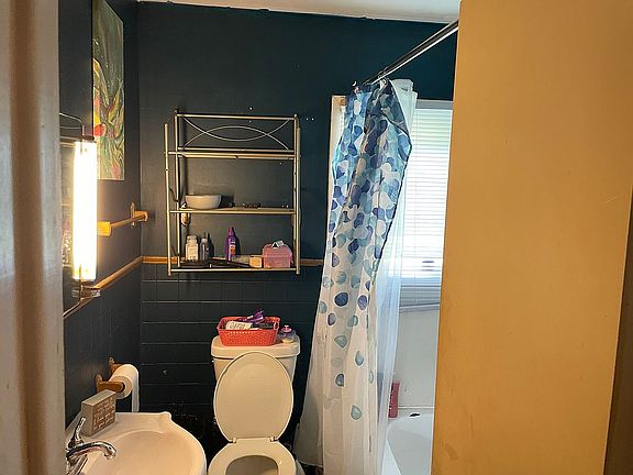 Downstairs full bath. 