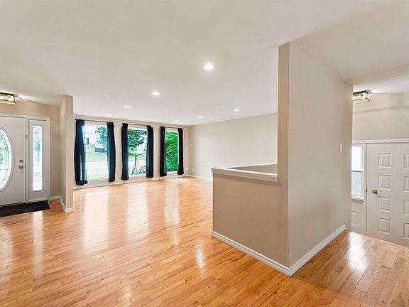 2nd image of 4414 53a Ave