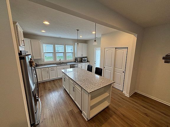 2nd image of 5942 Lawthorn Dr
