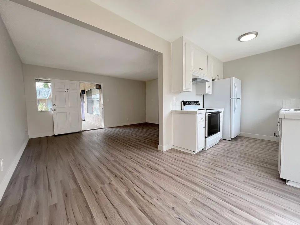 360 Freeman Ave