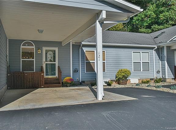 2nd image of 121 Shadowbrook Dr #C2