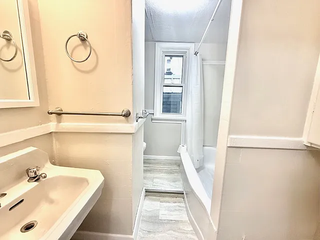 17 Thornton Ave #UPPER — Photo 12