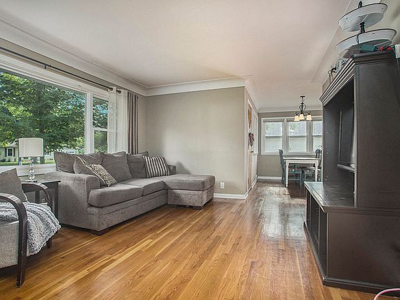 4th image of 211 W Melody Ave