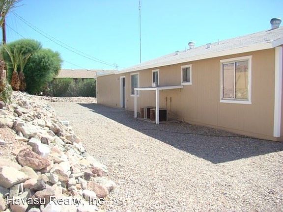 4th image of 2541 Fremont Dr APT 2