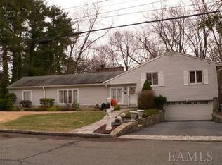 11 Lambert Ln, New Rochelle, NY 10804