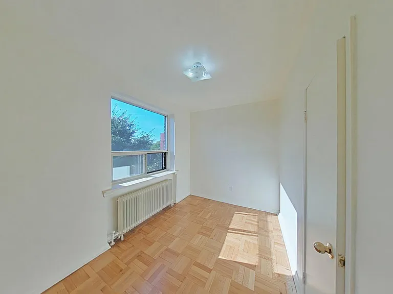 1607 Victoria Park Ave — Photo 12
