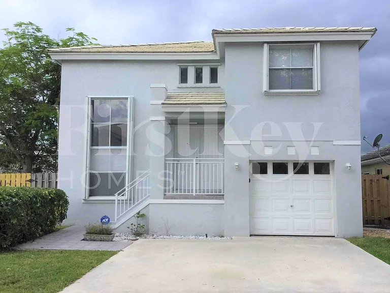 3085 Lighthouse Pl — Photo 1