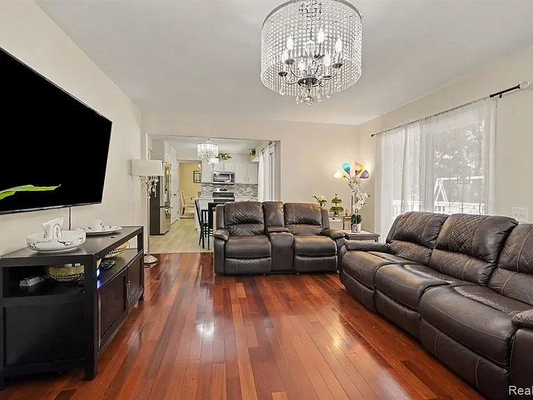 425 Thornridge Ct — Photo 10